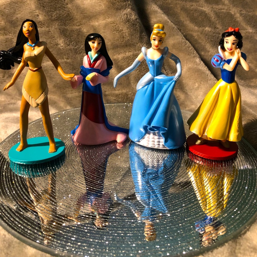 Set of 4 Disney princesses mini figures 💕